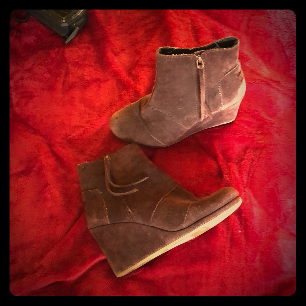 Toms wedges